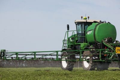 Crop spraying : photo B Collis