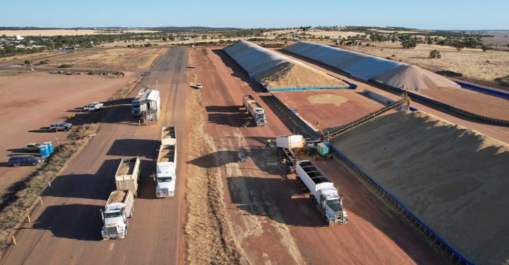 Records fall as CBH receives 3.4Mt for week - Grain Central