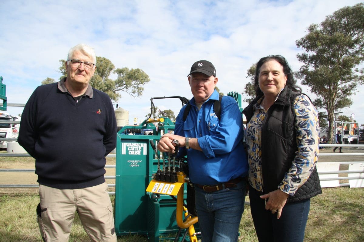 Kingaroy beef producers Rick and Tracey Williams catch up with Tracey's cousin Lindsay Harley (left) on the Warwick Cattle Crush site.